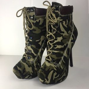 Sexy Camo Platform Boots